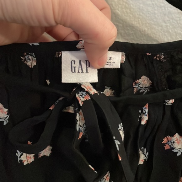 NWOT Lightweight floral GAP blouse perfect for spring! - Picture 3 of 4